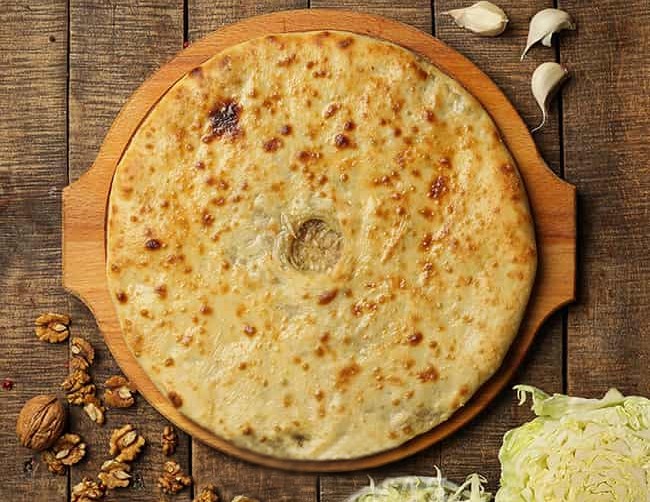 С капустой и орехами